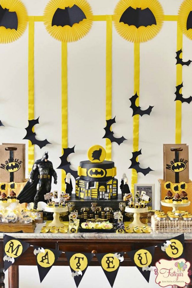 Decoración de cumpleaños Batman en negro y amarillo